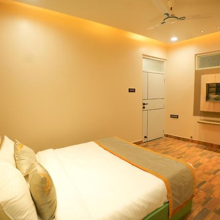 Dashrath Inn Near Ramjanmbhoomi Ayodhya Exterior photo