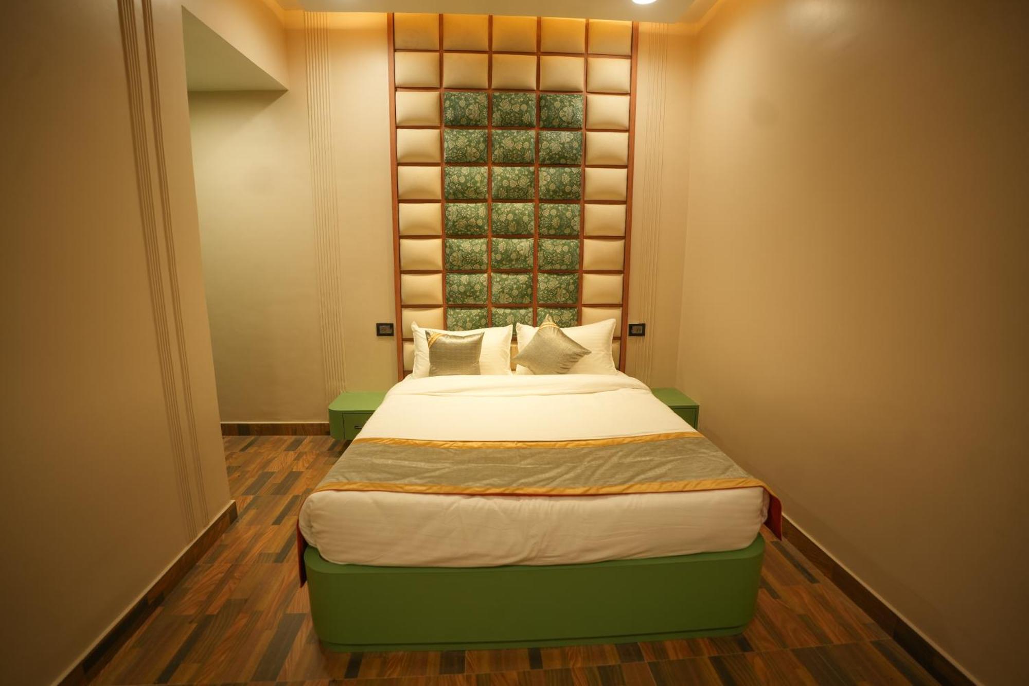 Dashrath Inn Near Ramjanmbhoomi Ayodhya Exterior photo